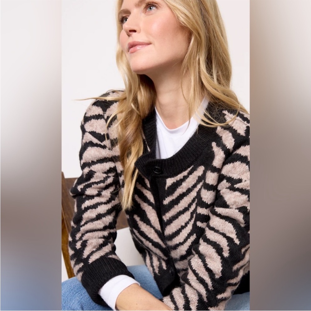 Evereve - Wyatt Cardigan Sweater - black/latte - size S - Picture 3 of 13